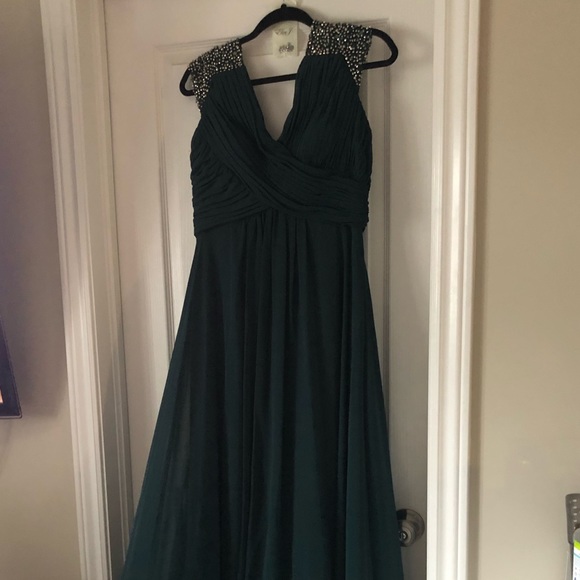 Emerald green chiffon dress with beading - Picture 3 of 6